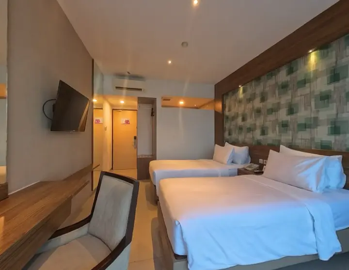 Deluxe Twin - Triizz Hotel Semarang 01