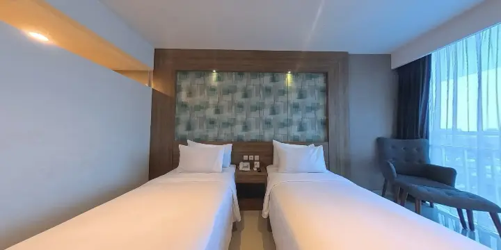 Deluxe Twin - Triizz Hotel Semarang 02