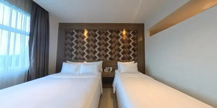 Junior Suite Family - Triizz Hotel Semarang (3)