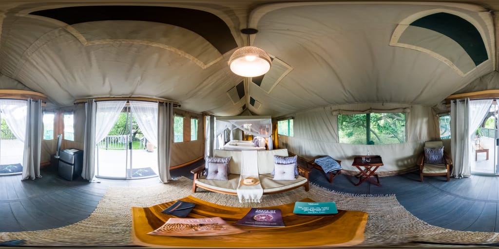 honeymoon_suite_lounge