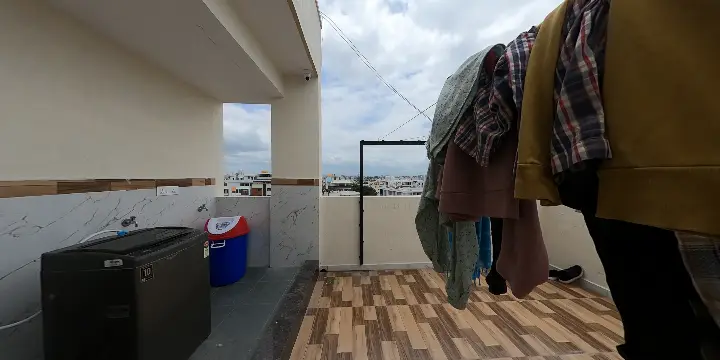 1000043946