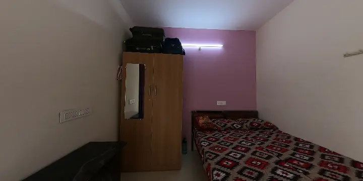 1000043943