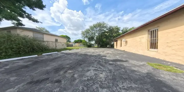 2790 NW 15 CT