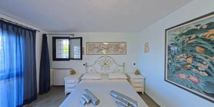 Camera Ametista